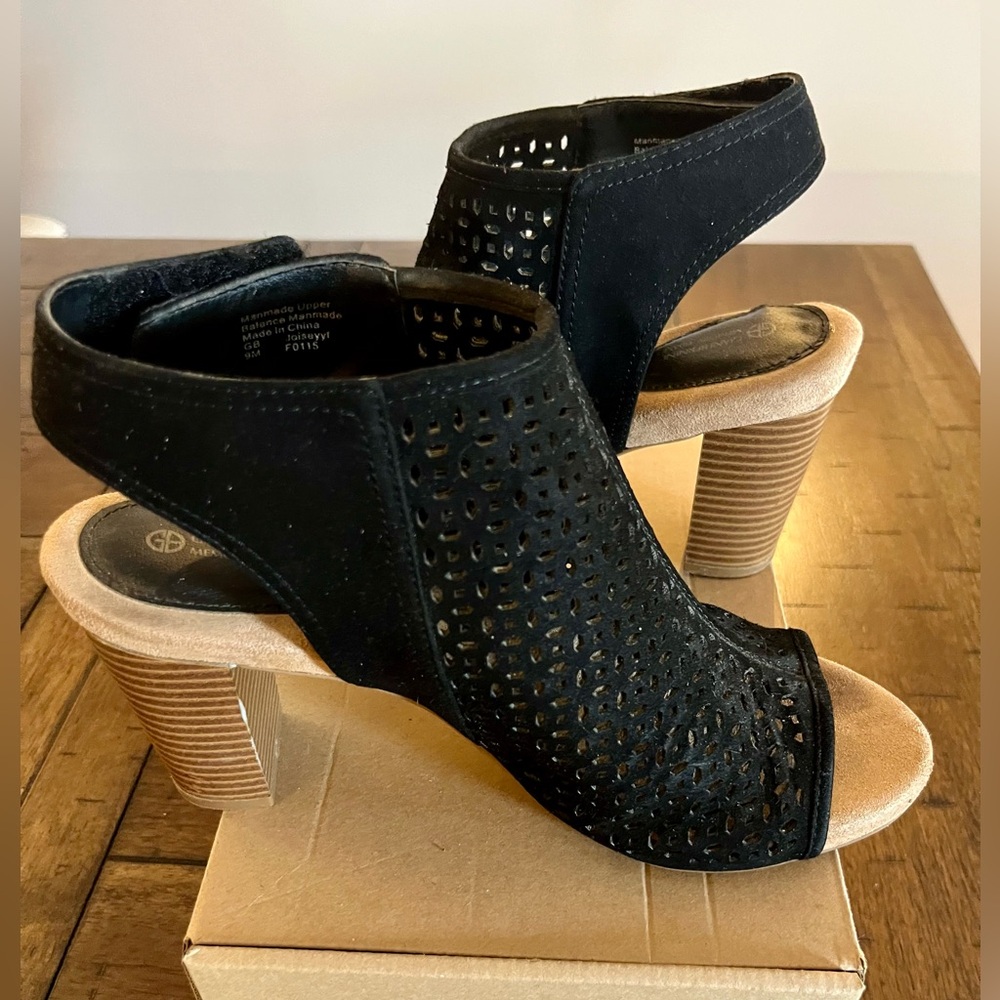 Giani Bernini Black Perforated Block Heels - Size 9 - Picture 4 of 9